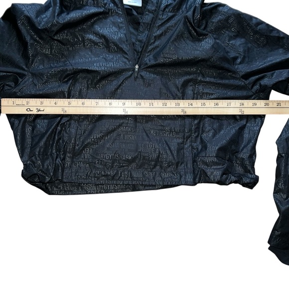 Gymshark size medium cropped jacket - Picture 8 of 9